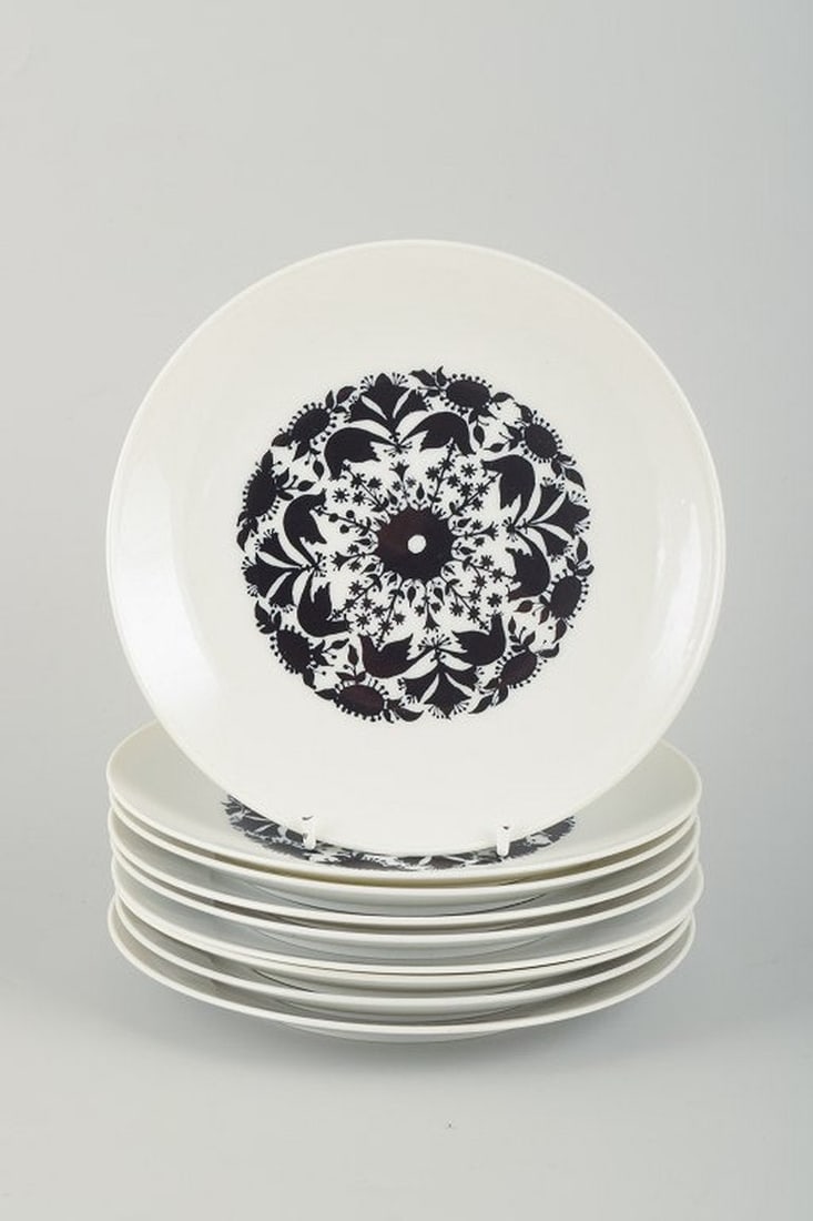Rosenthal, Germany. Nine 'Hilton' porcelain plates. 1970s/80s. (1 of 4)