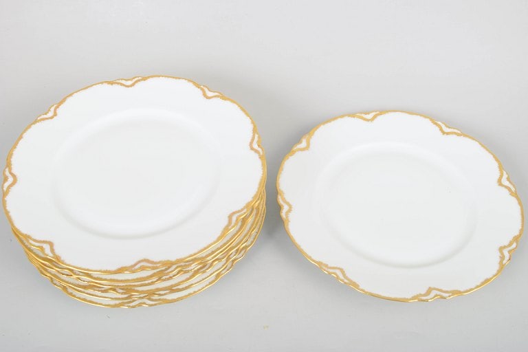 Haviland & Co Limoges, France. Set of seven porcelain dinner plates with scalloped edges and gilded - 2
