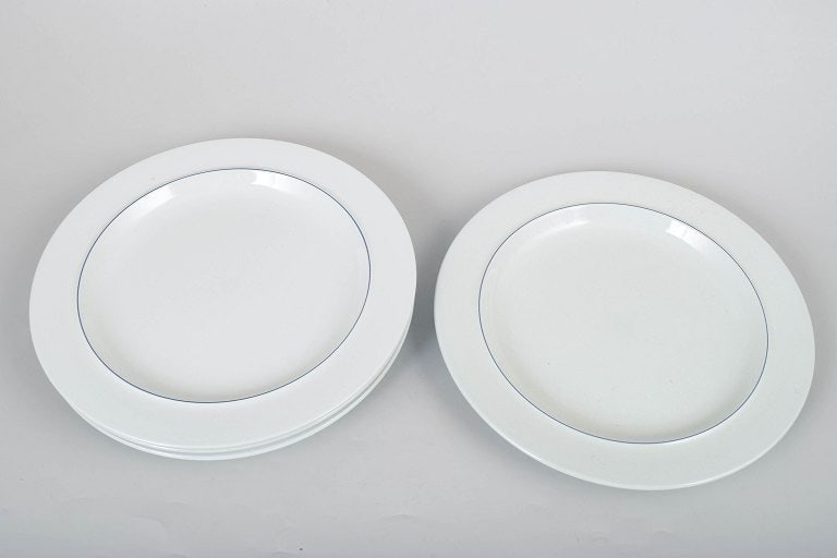 Grethe Meyer for Royal Copenhagen, Denmark. Set of four porcelain dinner plates. Approx. 1990s. - 2