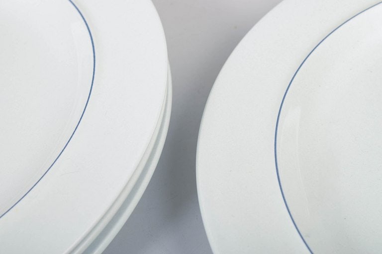 Grethe Meyer for Royal Copenhagen, Denmark. Set of four porcelain dinner plates. Approx. 1990s. - 3