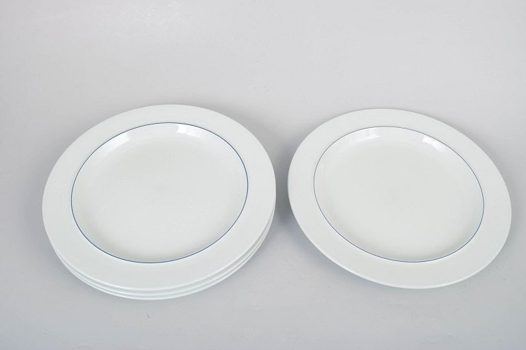 Grethe Meyer for Royal Copenhagen, Denmark. Set of four porcelain dinner plates. Approx. 1990s. - 2