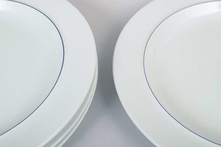 Grethe Meyer for Royal Copenhagen, Denmark. Set of four porcelain dinner plates. Approx. 1990s. - 3