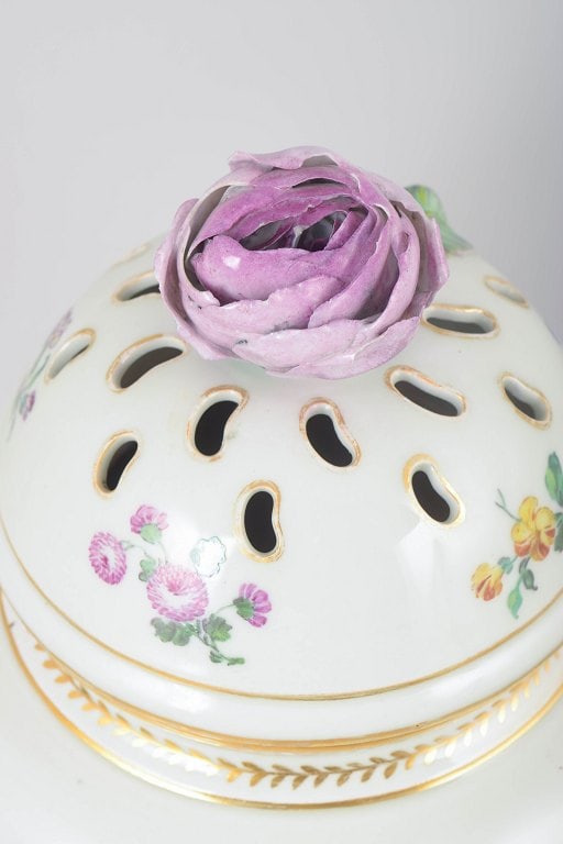 Royal Copenhagen, Denmark. Porcelain perfume burner with lid with floral bouquets motifs. Mid-19th - 3