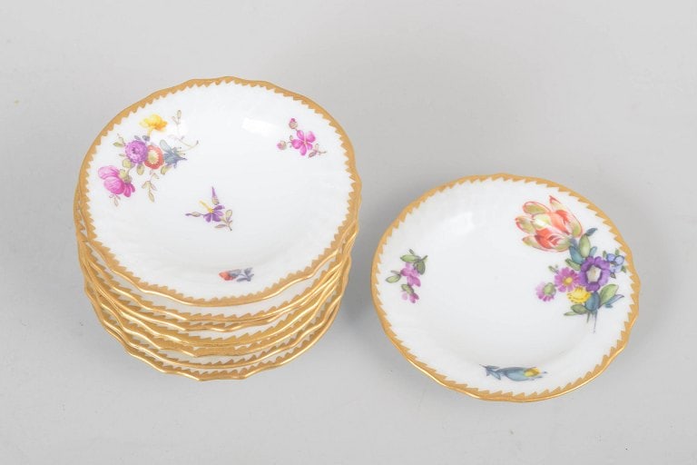 Royal Copenhagen, Denmark. Saxon Flower, set of eight butter pads or caviar dishes. Approx.: Royal Copenhagen Saxon Flower, set of eight butter pads or caviar dishes. Decorated porcelain with hand-painted floral motifs and gilt rim. Model 4/1505 in first quality production from the early 20th