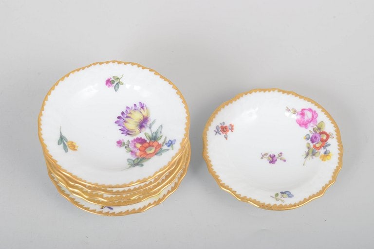 Royal Copenhagen, Denmark. Saxon Flower, set of six butter pads or caviar dishes with floral motifs - 2