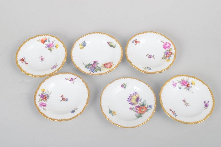 Royal Copenhagen, Denmark. Saxon Flower, set of six butter pads or caviar dishes with floral motifs - 3