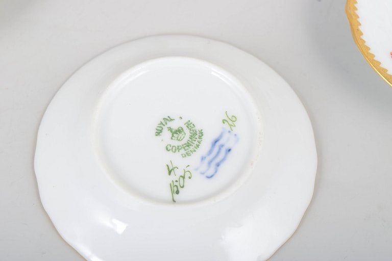 Royal Copenhagen, Denmark. Saxon Flower, set of six butter pads or caviar dishes with floral motifs - 4