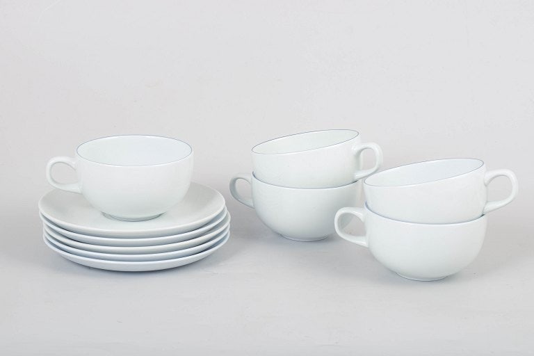 Grethe Meyer for Royal Copenhagen, Denmark. Set of five Blue Line porcelain coffee cups with: Grethe Meyer for Royal Copenhagen, set of five Blue Line coffee cups with matching saucers. White porcelain from the Blue Line series, model 069 coffee cups and model 070 saucers. First quality.