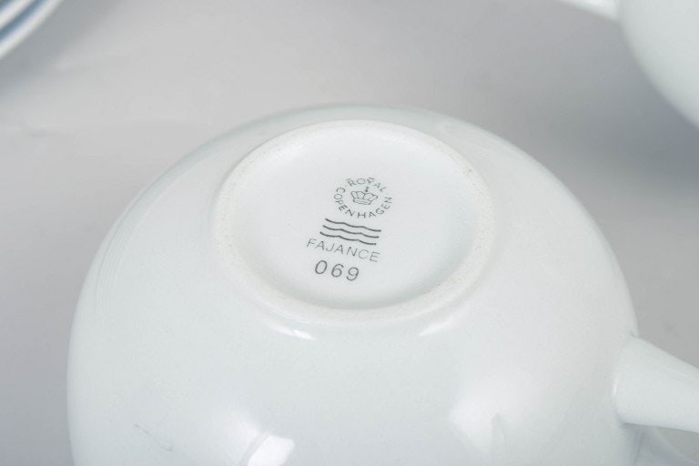Grethe Meyer for Royal Copenhagen, Denmark. Set of five Blue Line porcelain coffee cups with - 4