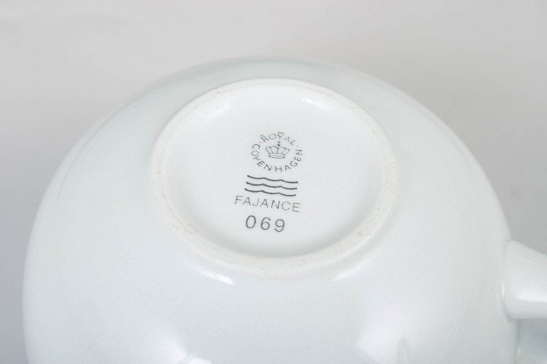 Grethe Meyer for Royal Copenhagen, Denmark. Set of eight Blue Line porcelain coffee cups with - 4