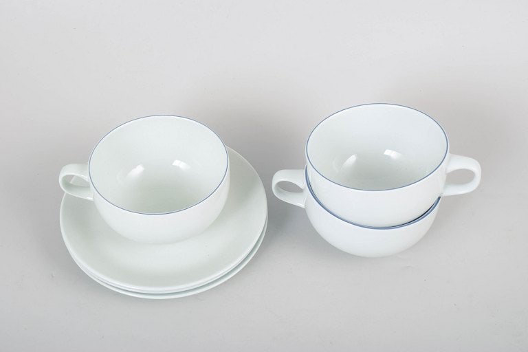 Grethe Meyer for Royal Copenhagen, Denmark. Set of three Blue Line porcelain teacups with matching - 2