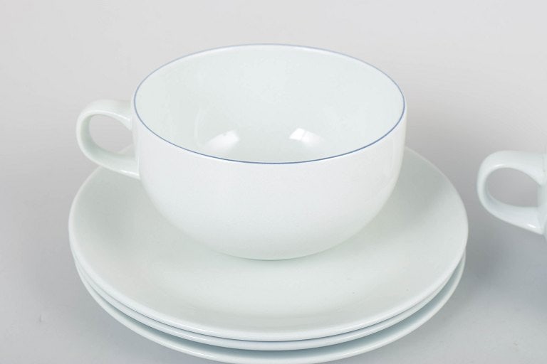 Grethe Meyer for Royal Copenhagen, Denmark. Set of three Blue Line porcelain teacups with matching - 3