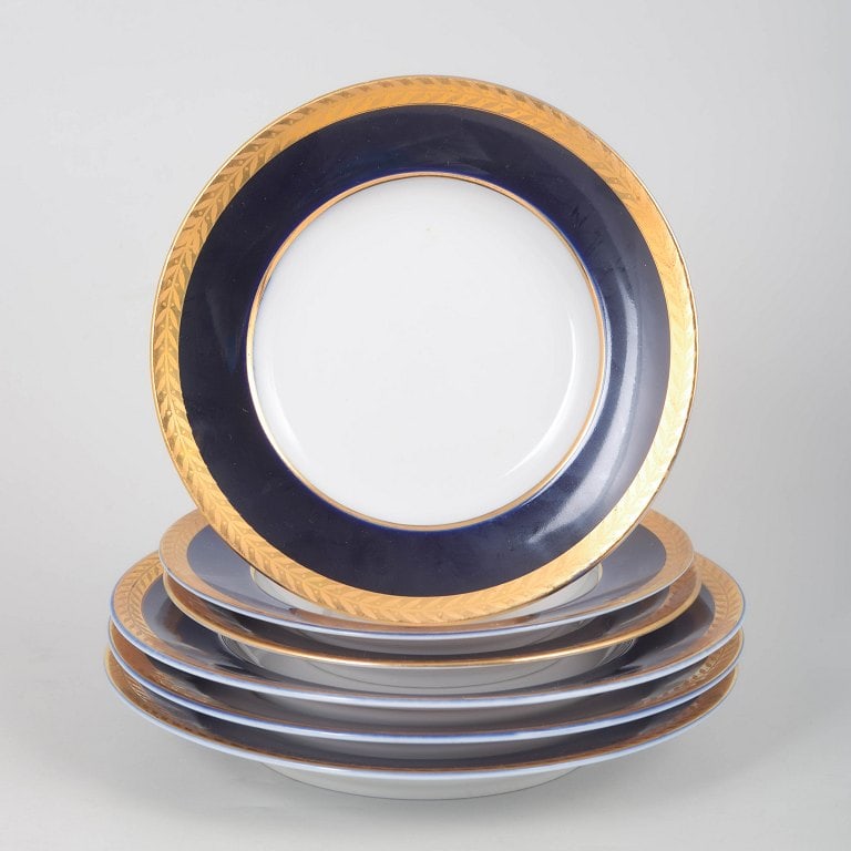 Lomonosov, Soviet Union. Set of six porcelain plates with cobalt blue borders and gilded decoration. (1 of 4)
