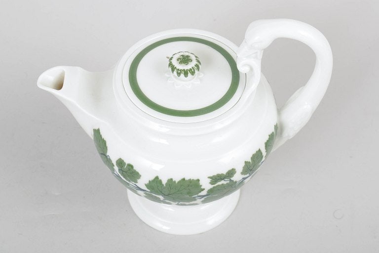 Meissen, Germany. Porcelain vine leaf teapot with sculptural knop, and shaped handle. Circa 1900. - 2