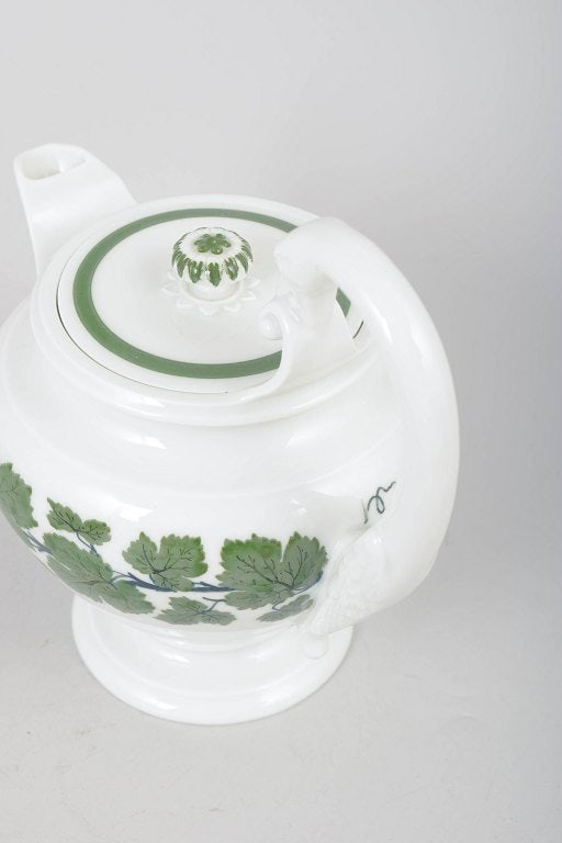 Meissen, Germany. Porcelain vine leaf teapot with sculptural knop, and shaped handle. Circa 1900. - 3