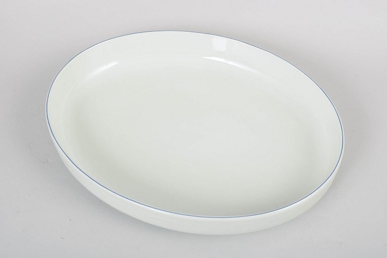 Grethe Meyer for Royal Copenhagen, Denmark. Blue Line porcelain ovenproof dish with blue rim. - 2