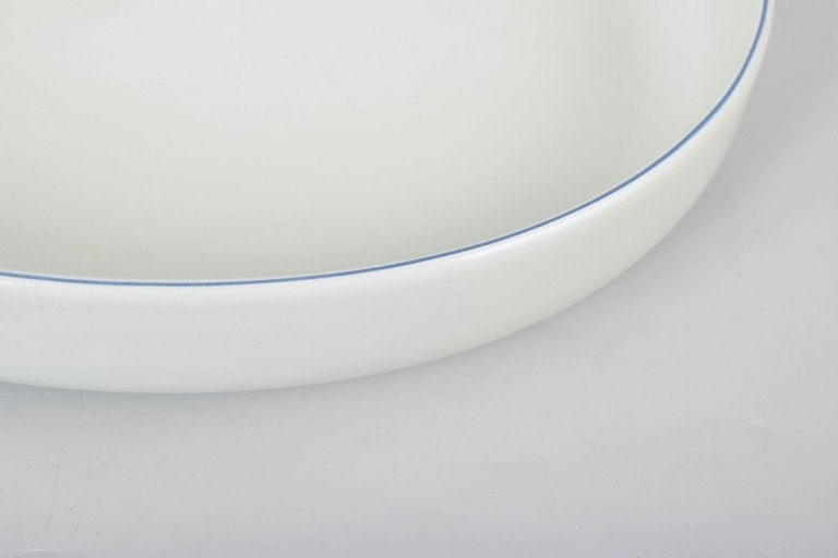 Grethe Meyer for Royal Copenhagen, Denmark. Blue Line porcelain ovenproof dish with blue rim. - 3