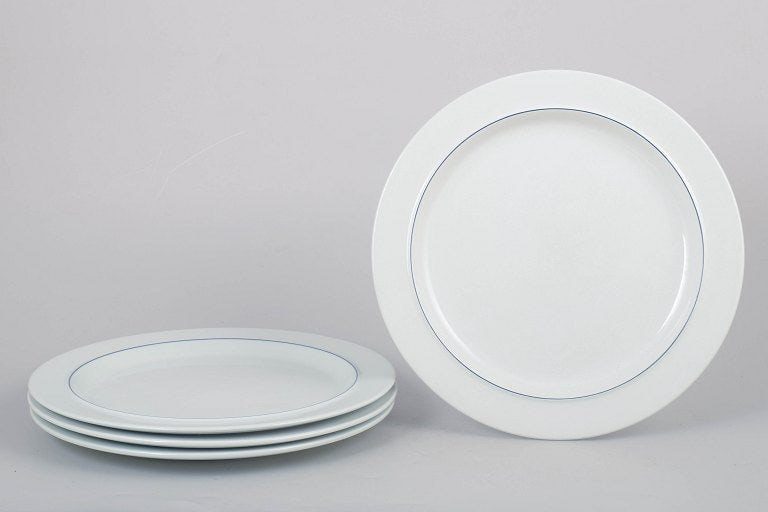 Grethe Meyer for Royal Copenhagen, Denmark. Set of four porcelain Blue Line dinner plates with blue: Grethe Meyer for Royal Copenhagen, set of four Blue Line dinner plates. Elegant set of four dinner plates in white porcelain with the characteristic hand-painted blue rim, model from the Blue Line ser