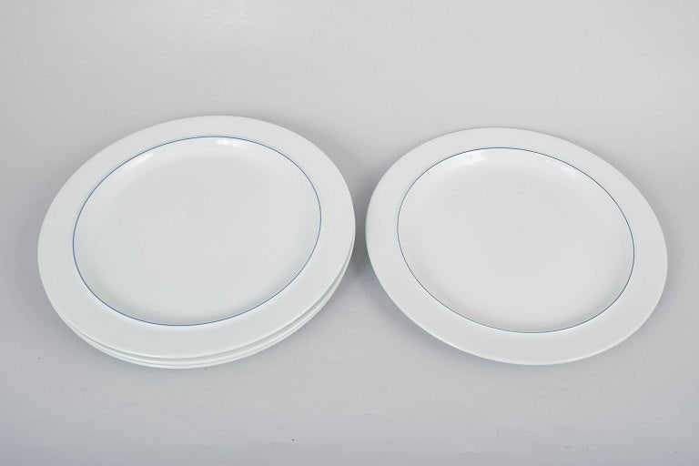 Grethe Meyer for Royal Copenhagen, Denmark. Set of four porcelain Blue Line dinner plates with blue - 2