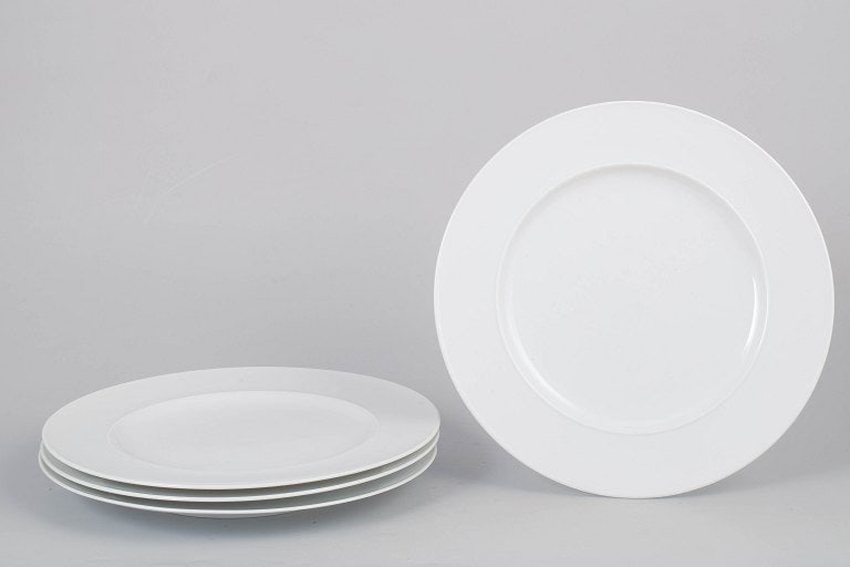 Tapio Wirkkala for Rosenthal Studio-Line, Germany. Set of four porcelain dinner plates with: Tapio Wirkkala for Rosenthal Studio-Line, set of four dinner plates. Elegant set consisting of four porcelain dinner plates with organic forms and minimalist Nordic design, created for Rosenthal Studi
