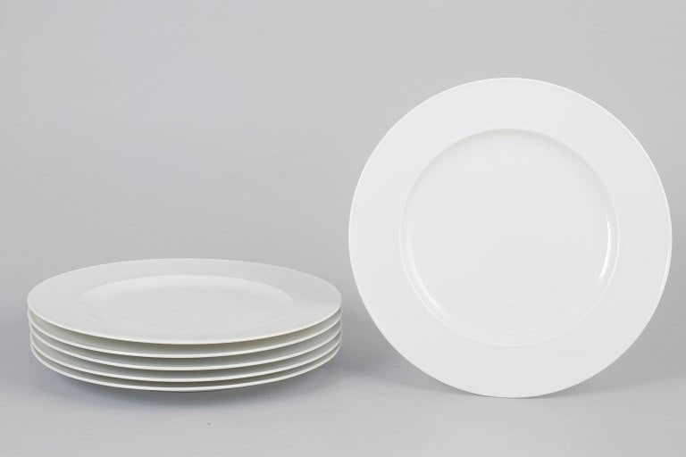 Tapio Wirkkala for Rosenthal Studio-Line, Germany. Set of six porcelain lunch plates with minimalist: Tapio Wirkkala for Rosenthal Studio-Line, set of six lunch plates. Elegant set consisting of six porcelain lunch plates with organic forms and minimalist Nordic design, created for Rosenthal Studio-Li
