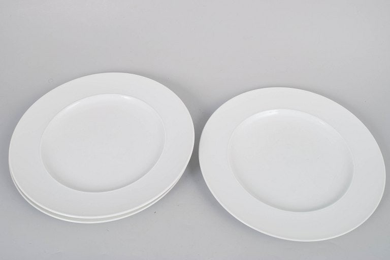Tapio Wirkkala for Rosenthal Studio-Line, Germany. Set of three porcelain dinner plates with organic - 2