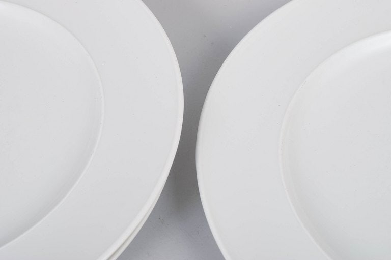 Tapio Wirkkala for Rosenthal Studio-Line, Germany. Set of three porcelain dinner plates with organic - 3