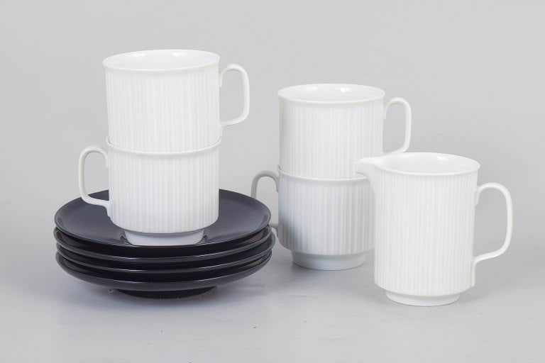 Tapio Wirkkala for Rosenthal Studio-Line, Germany. Set of four coffee cups with saucers and creamer: Tapio Wirkkala for Rosenthal Studio-Line, set of four coffee cups with saucers and creamer. Elegant porcelain set consisting of four coffee cups with saucers and creamer with organic forms and minimal