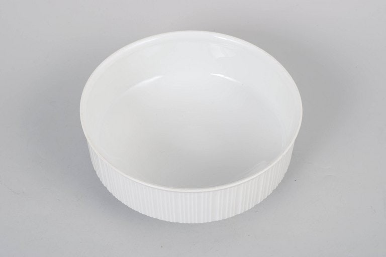 Tapio Wirkkala for Rosenthal, Germany. Studio-Line, porcelain bowl with organic form. Approx. 1980s. - 2