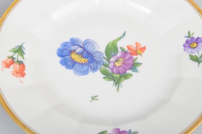Royal Copenhagen, Denmark. Saxon Flower, set of four angular porcelain lunch plates. Approx. 1970s. - 3