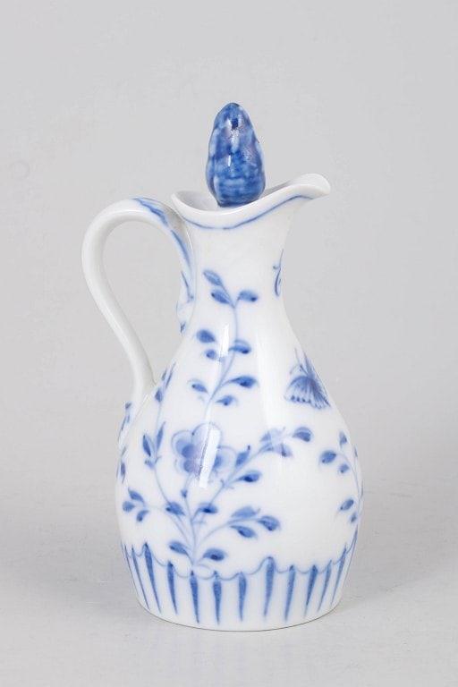 Bing & Grøndahll, Denmark. Butterfly vinegar bottle with butterfly decoration in blue. Approx.: Bing & Grøndahll Butterfly vinegar bottle. Elegant porcelain vinegar bottle with hand-painted butterfly decoration in blue underglaze, dating from the 1920s, with stopper and handle. Factory seco