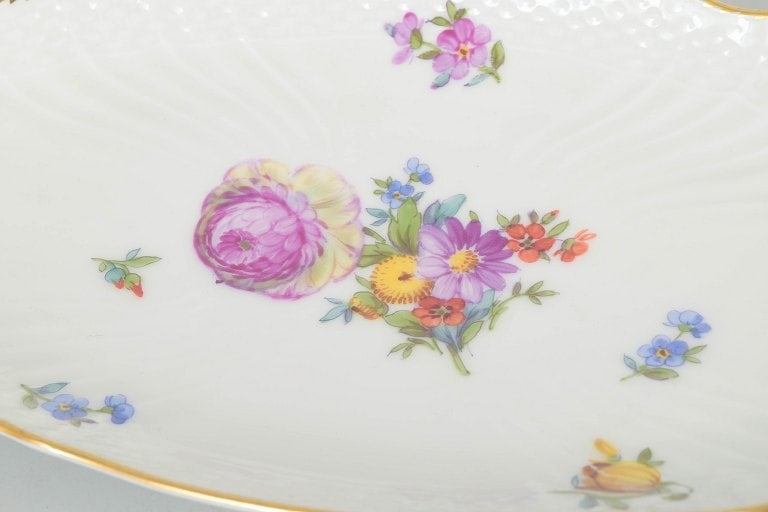 Royal Copenhagen, Denmark. Saxon flower, oval dish with floral motifs and a gilded rim. Approx. - 3