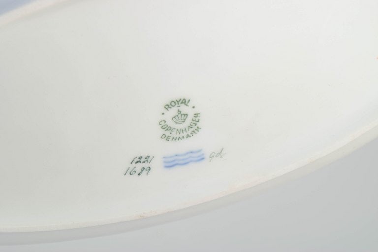 Royal Copenhagen, Denmark. Saxon flower, oval dish with floral motifs and a gilded rim. Approx. - 4