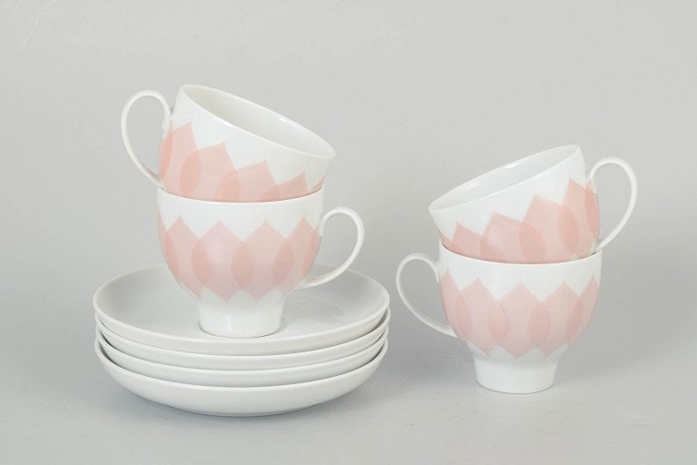 Bjørn Wiinblad for Rosenthal, Germany. Porcelain set of four coffee cups with matching saucers: Bjørn Wiinblad for Rosenthal, set of four coffee cups with matching saucers. Set consisting of four coffee cups with matching saucers in porcelain featuring the pink "Lotus" pattern, define