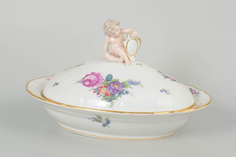 Royal Copenhagen, Denmark. Saxon flower, large porcelain lidded bowl with floral decoration. Circa (1 of 5)