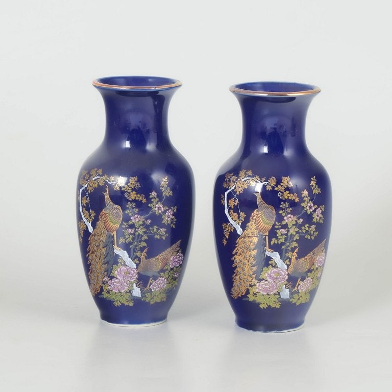 Set of two Japanese vases with hand-painted decoration with motifs of peacocks, flowers. Approx.: Set of two Japanese vases with hand-painted decoration. Elegant pair of glazed porcelain vases with a deep blue ground and richly decorated motifs of peacocks, flowers, and foliage in gilt and polychr