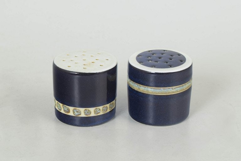 Inge-Lise Koefoed for Royal Copenhagen, Denmark. Cylindrical porcelain salt and pepper set with blue: Inge-Lise Koefoed for Royal Copenhagen, salt and pepper set. Porcelain salt and pepper set from 1956, model 582/2957, designed in a compact cylindrical form with a deep blue glaze and decorative