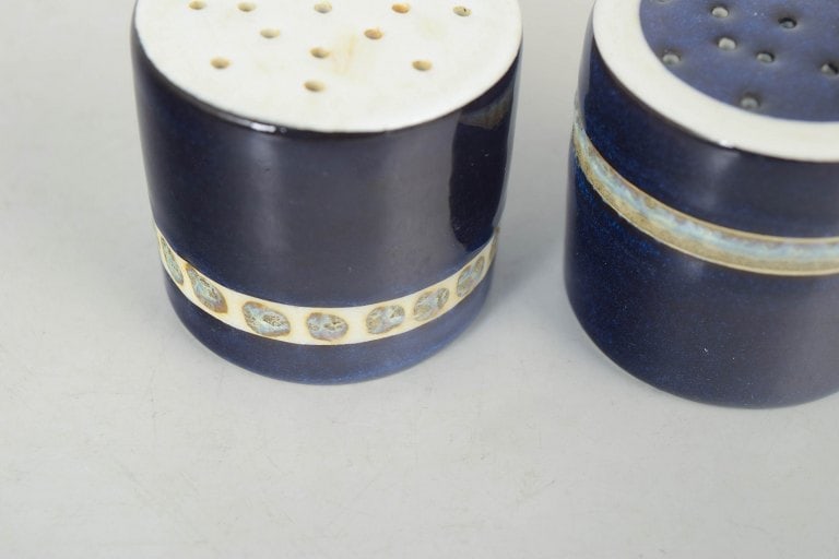 Inge-Lise Koefoed for Royal Copenhagen, Denmark. Cylindrical porcelain salt and pepper set with blue - 3