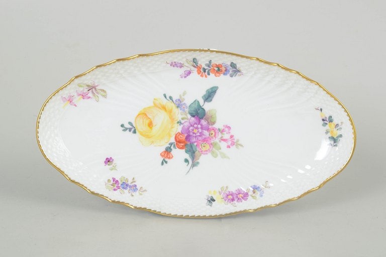 Royal Copenhagen, Denmark. Saxon flower, oval porcelain tray with floral decoration. Approx. 1950s.: Royal Copenhagen Saxon flower, oval tray. Oval porcelain tray with polychrome floral decoration in the Saxon flower pattern. Marked with two incised cancellation lines and dated to the 1950s. Origin: 
