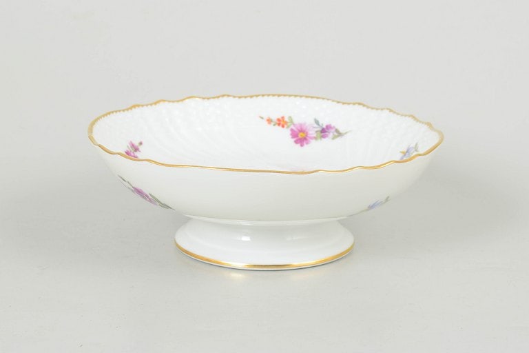 Royal Copenhagen, Denmark. Saxon flower, porcelain compote with floral decoration and scalloped rim.: Royal Copenhagen Saxon flower, compote. Porcelain compote with polychrome floral decoration in the Saxon flower pattern and scalloped rim with gilded edge. Raised on a foot with a classic profile. Mod