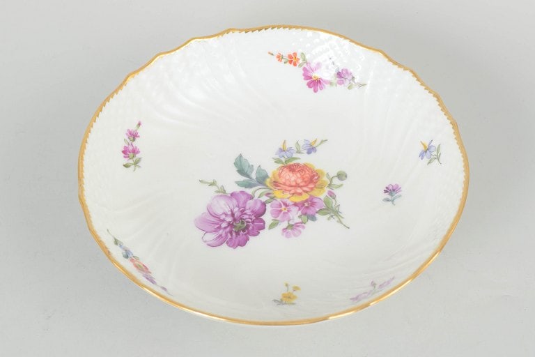 Royal Copenhagen, Denmark. Saxon flower, porcelain compote with floral decoration and scalloped rim. - 2