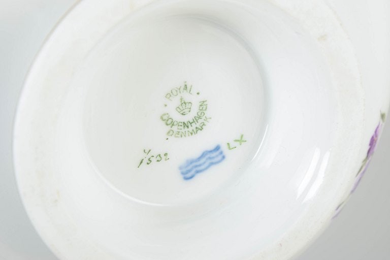 Royal Copenhagen, Denmark. Saxon flower, porcelain compote with floral decoration and scalloped rim. - 4