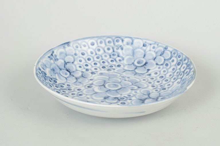 Chinese bowl in Ming style in underglaze blue with floral and circular motifs. Approx. 18/19th - 2