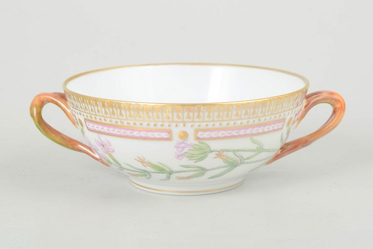 Royal Copenhagen, Denmark. Flora Danica bouillon cup with botanical motif. Approx. 1990s.: Royal Copenhagen Flora Danica bouillon cup. Elegant two-handled bouillon cup in hand-painted porcelain, decorated with botanical motif from the Flora Danica series, model 20/3612. No saucer. Origin: D