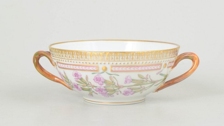 Royal Copenhagen, Denmark. Flora Danica bouillon cup with botanical motif. Approx. 1990s.: Royal Copenhagen Flora Danica bouillon cup. Elegant two-handled bouillon cup in hand-painted porcelain, decorated with botanical motif from the Flora Danica series, model 20/3612. No saucer. Origin: