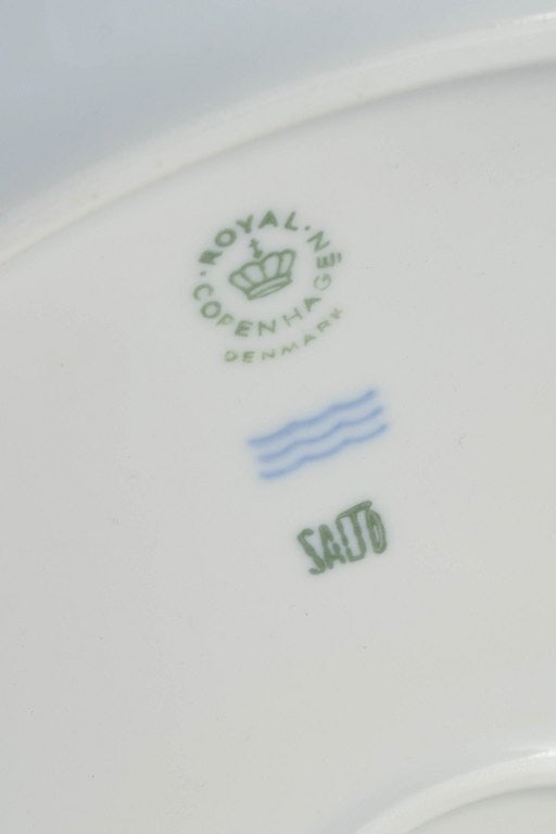 Axel Salto for Royal Copenhagen, Denmark. Porcelain round platter with white glaze and relief - 4