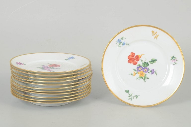 Rosenthal, Germany. Porcelain set of twelve plates with polychrome floral decoration and gilded rim.: Rosenthal set of twelve plates. Elegant set of twelve porcelain plates with polychrome floral decoration and gilded rim, produced by Rosenthal in the 1930s. Classic German porcelain with refined craft