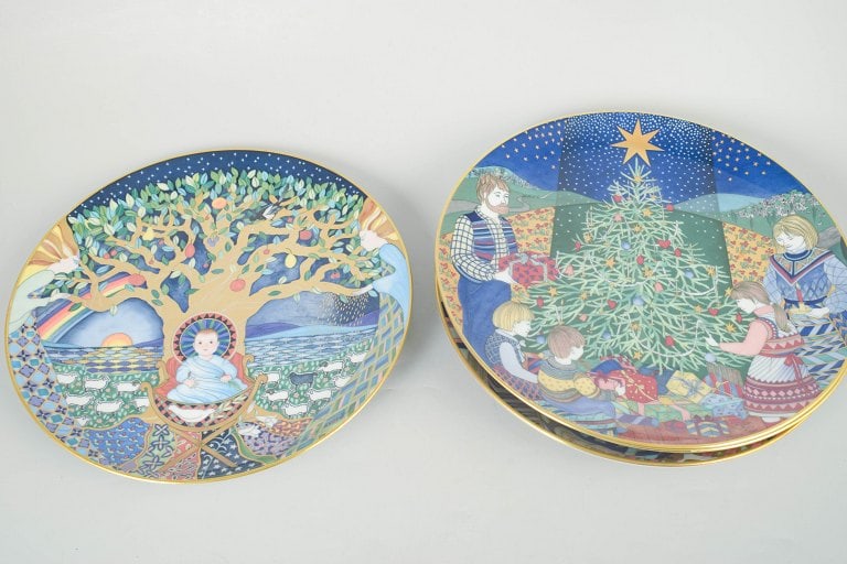 Jacqueline Lynd for Rörstrand, Denmark. Faience set of four Christmas plates with colourful - 3