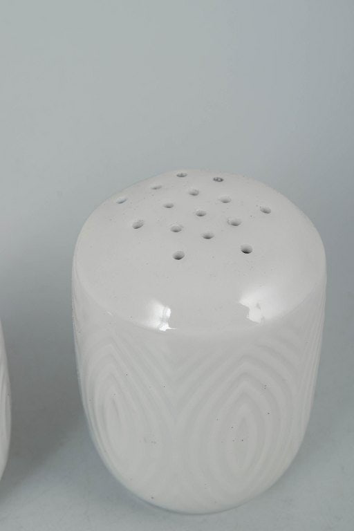 Axel Salto for Royal Copenhagen, Denmark. Porcelain salt and pepper set with relief decoration. - 3