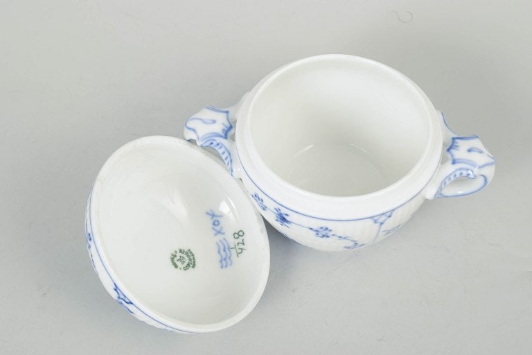 Royal Copenhagen, Denmark. Blue Fluted Plain, sugar bowl with cobalt blue pattern. Approx. 1920s. - 3